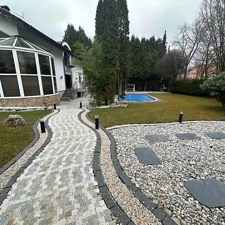 Dream House Prague East * Kamenice (Prague-East)