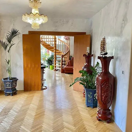 Dream House Prague East فيلة